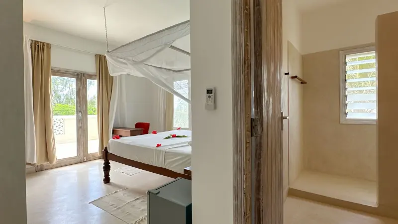 A bedroom opening onto the balcony